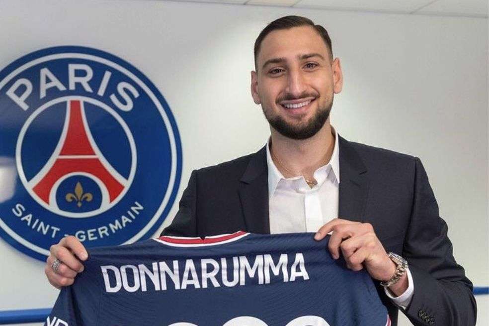 Gianluigi Donnarumma firmó contrato hasta 2026.