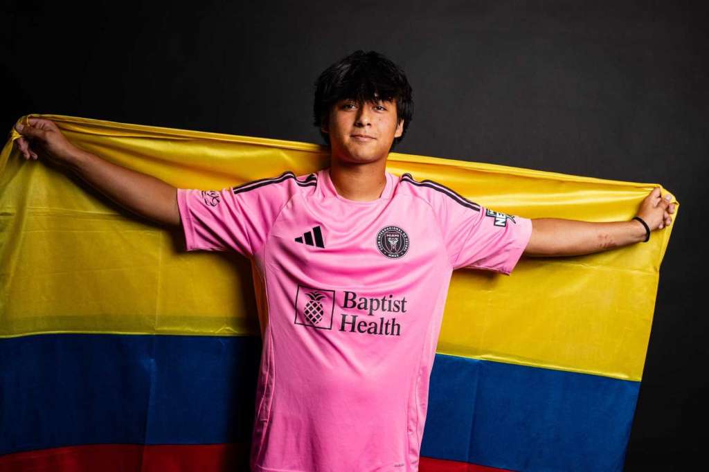 Isaías Rodríguez con el equipo sub-17 de Inter Miami.