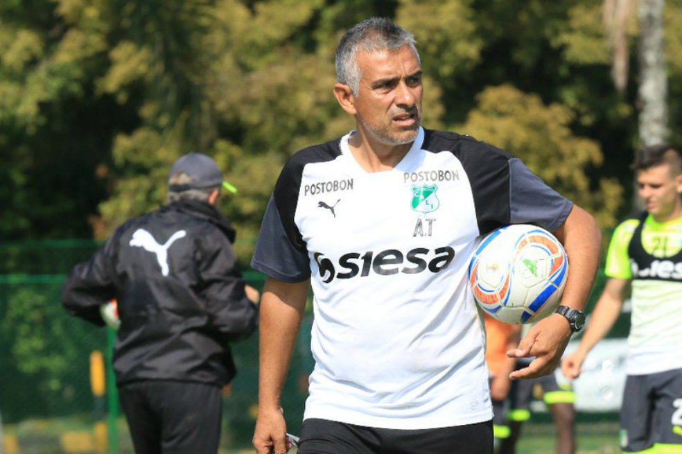 El uruguayo Líber Vespa había llegado al Deportivo Cali como asistente técnico de Gerardo Pelusso en enero de 2018. / @AsoDeporCali