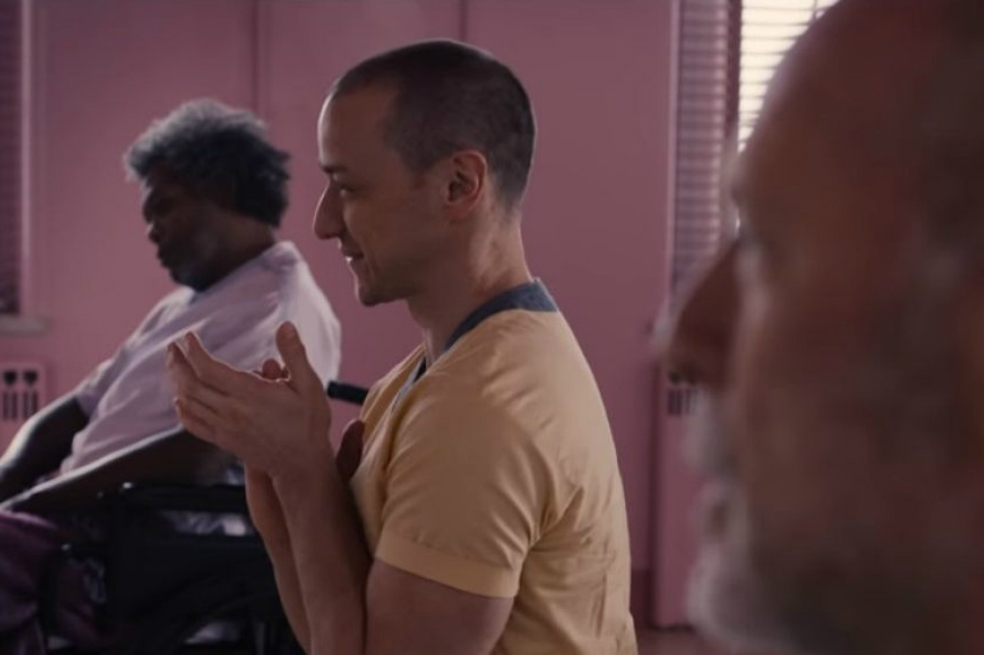 La película tiene como protagonista a Bruce Willis, quien representa a un superhéroe encerrado en un psiquiátrico con un asesino, Mr. Glass, interpretado por Samuel L. Jackson. / Cortesía 