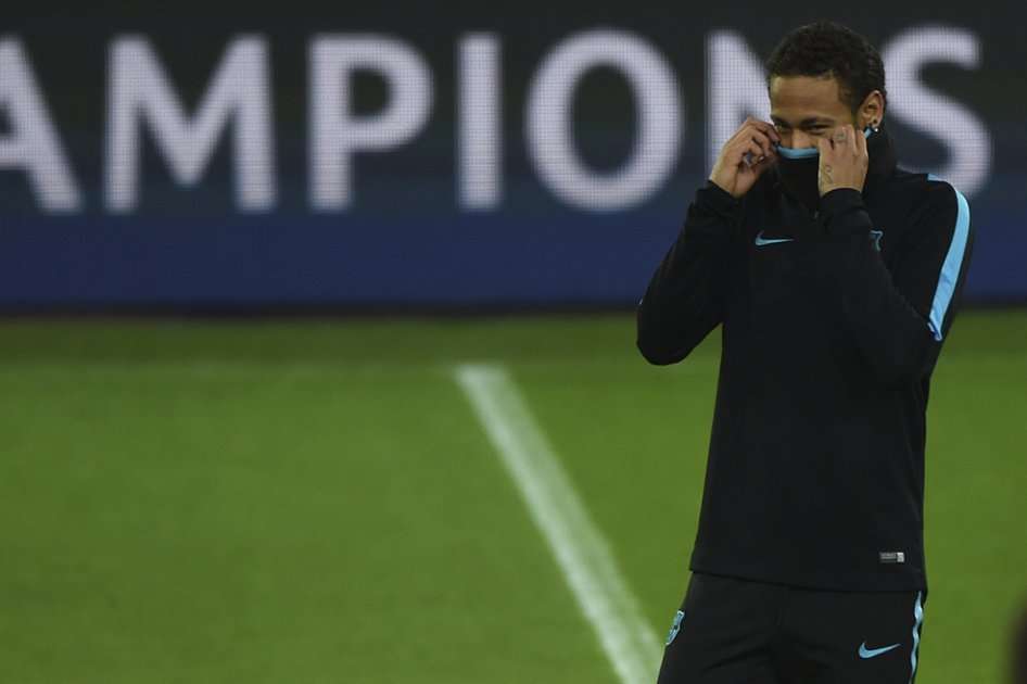Neymar sufre una lesión y no jugará contra el Bayer Leverkusen. Foto: AFP