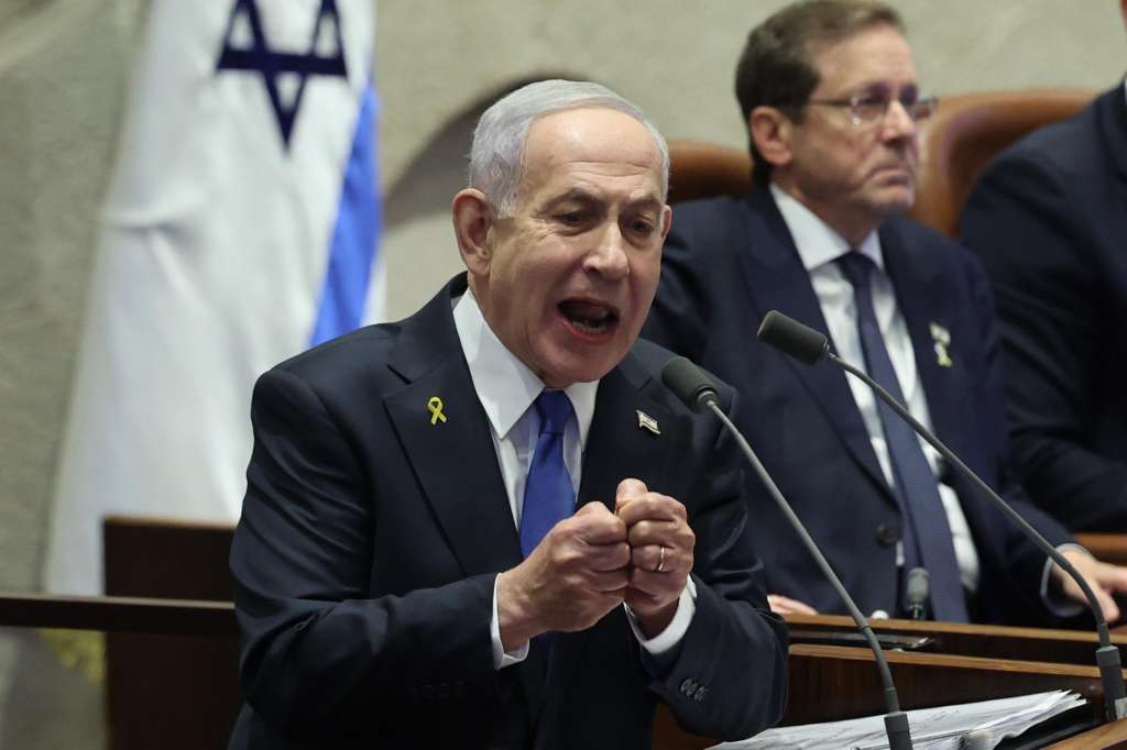 JERUSALEM (---), 20/10/2025.- Israeli Prime Minister Benjamin Netanyahu delivers a speech at the opening of the winter session of the Israeli parliament, Knesset, in Jerusalem, 20 October 2025. (Jerusalén) EFE/EPA/ABIR SULTAN