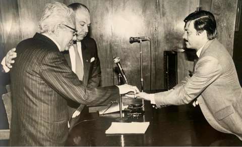 Don Guillermo Cano en la redacción: director y maestro