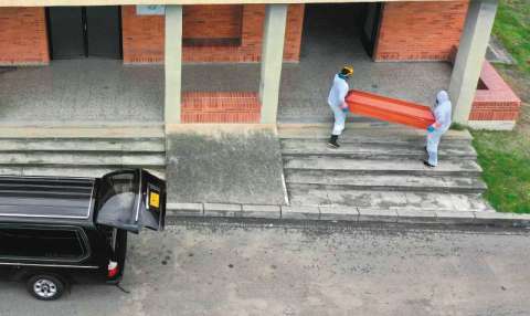 Con hornos crematorios a tope, Bogotá iniciará inhumación de cuerpos