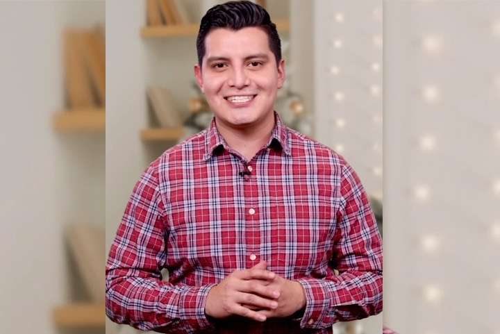 Murió presentador de Telemundo cubriendo el Super Bowl. Adan Manzano Tenía 27 años