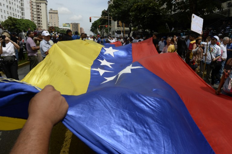 Tribunal militar venezolano ordena encarcelamiento de 27 universitarios