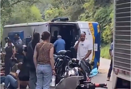 Volcamiento de un bus en la vía Medellín-Bogotá deja dos muertos y siete heridos