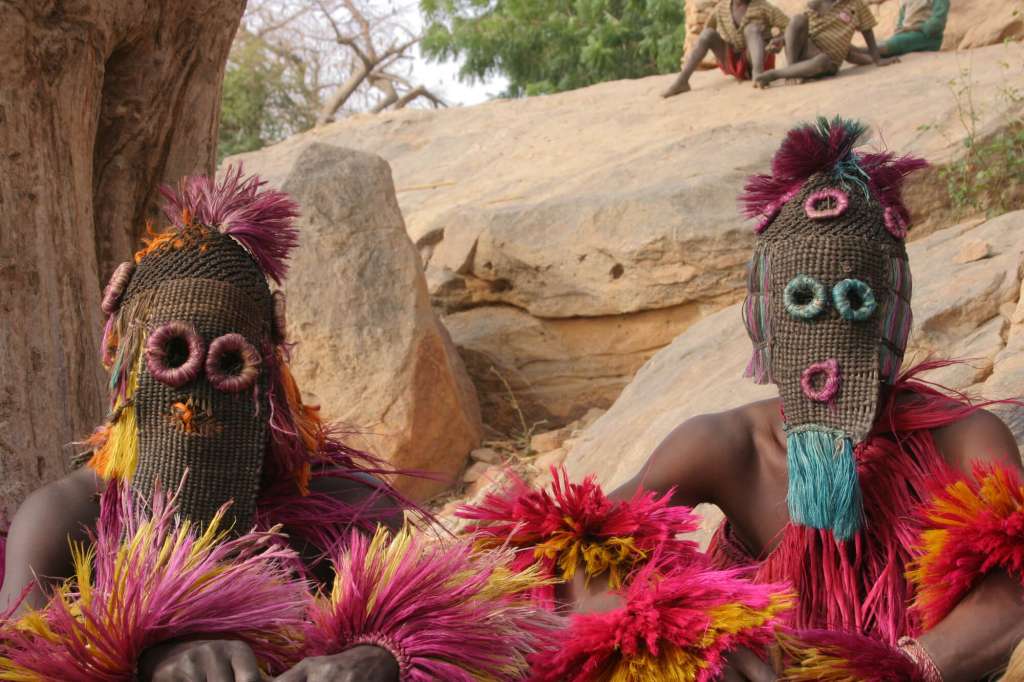 Las máscaras, una constante humana que ha tenido a lo largo de la historia infinidad de usos. / Getty images