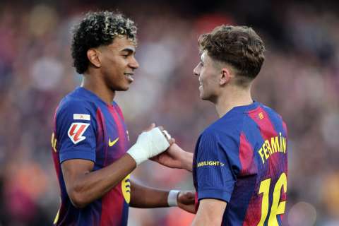 Barcelona goleó a Levante y tumbó a Real Madrid de la cima de la tabla en España