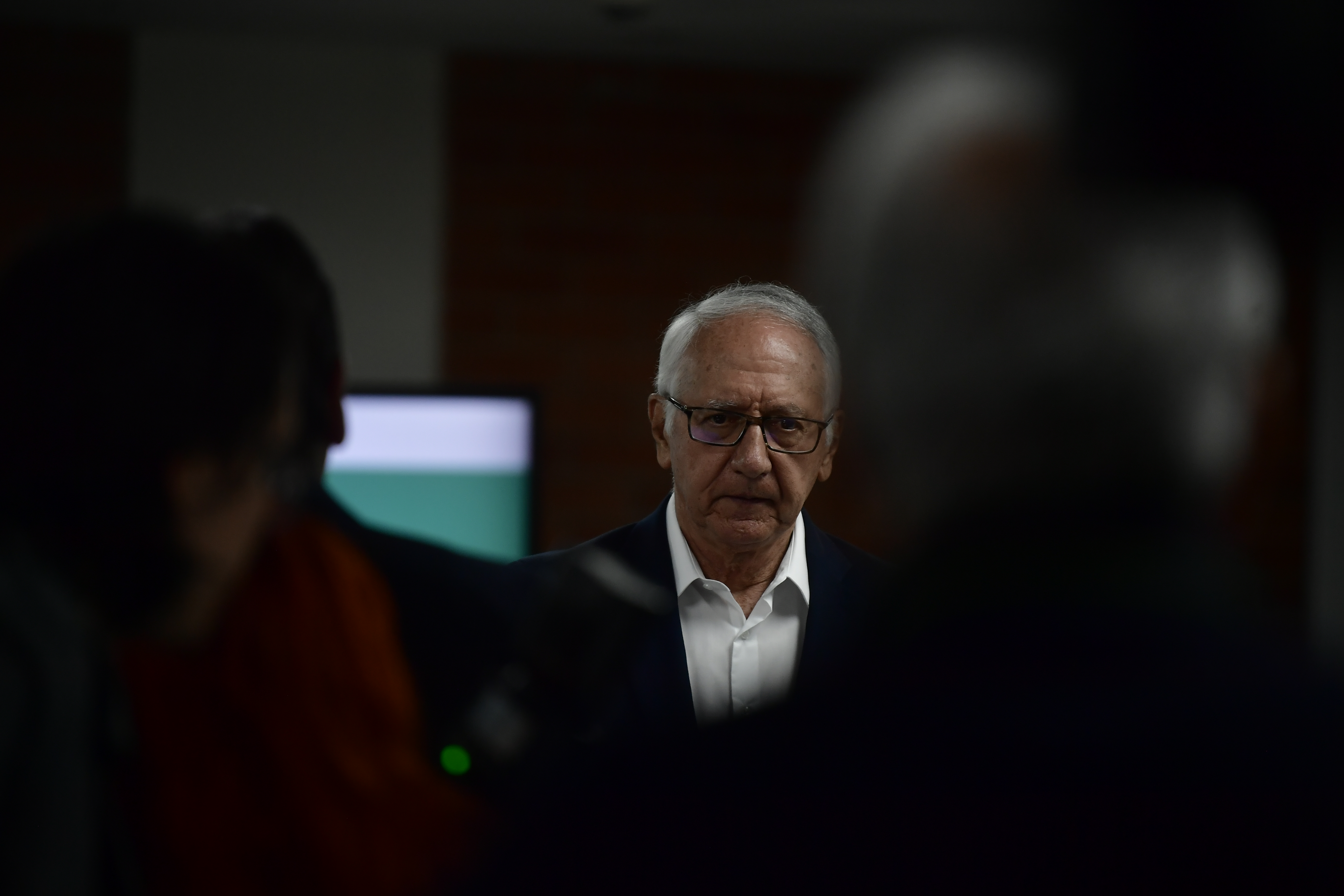 Ministro de Salud durante la instalación de la mesa de trabajo ordenada por la Corte Constitucional para ajustar la Unidad de Pago por Capitación (UPC) de 2024, declarada previamente insuficiente.
