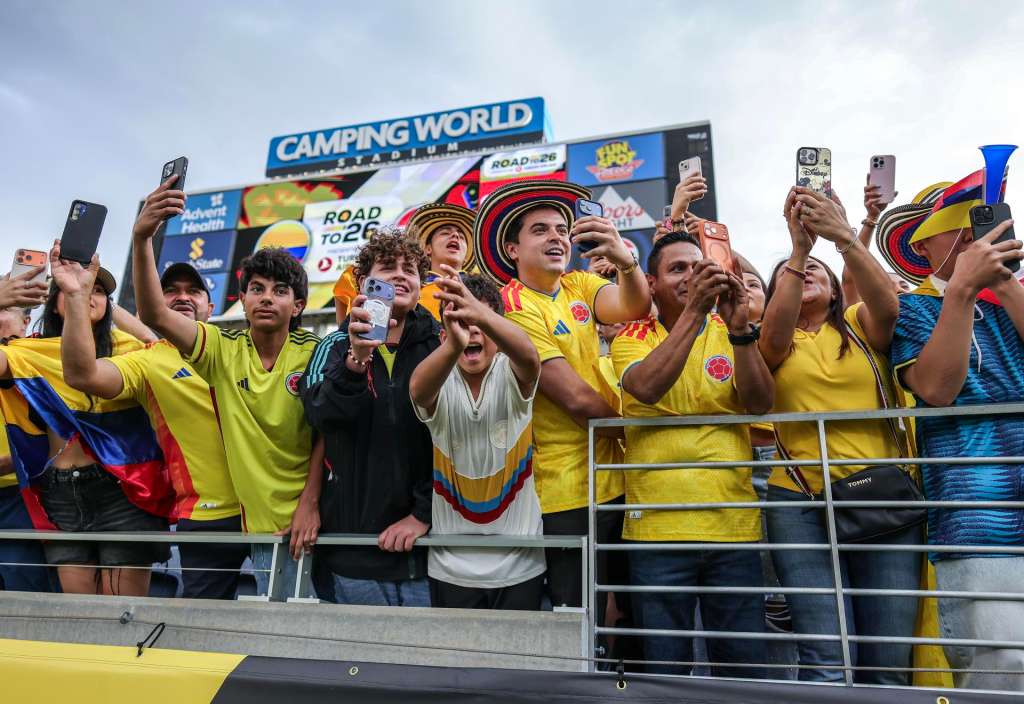 ORLANDO (United States), 27/03/2026.- Fans react during the Road to 26 Soccer International Friendly match between Colombia and Croatia in Orlando, Florida, USA, 26 March 2026. (Futbol, Amistoso, Croacia) EFE/EPA/CRISTOBAL HERRERA-ULASHKEVICH