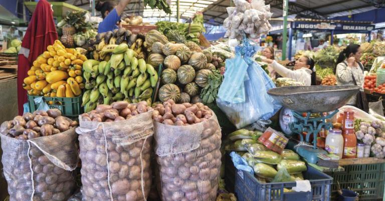¿Por qué un tomate y una papa cuesta lo que cuesta?