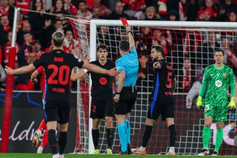La roja a Cubarsí que casi le cuesta el partido a Barcelona en Champions: video