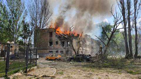 Las sirenas de la guerra: bombardeo ruso deja al menos 20 heridos en Dnipro