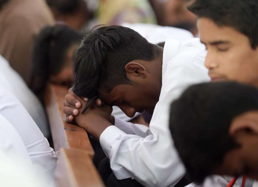 Los atentados en Sri Lanka dejaron más de 300 muertos. Las autoridades han detenido a más de 60 personas relacionadas con los ataques, que se sospecha fueron cometido por ocho jóvenes. / AFP