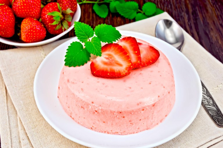 Mousse de fresa con gelatina ¡Un delicioso postre para compartir!