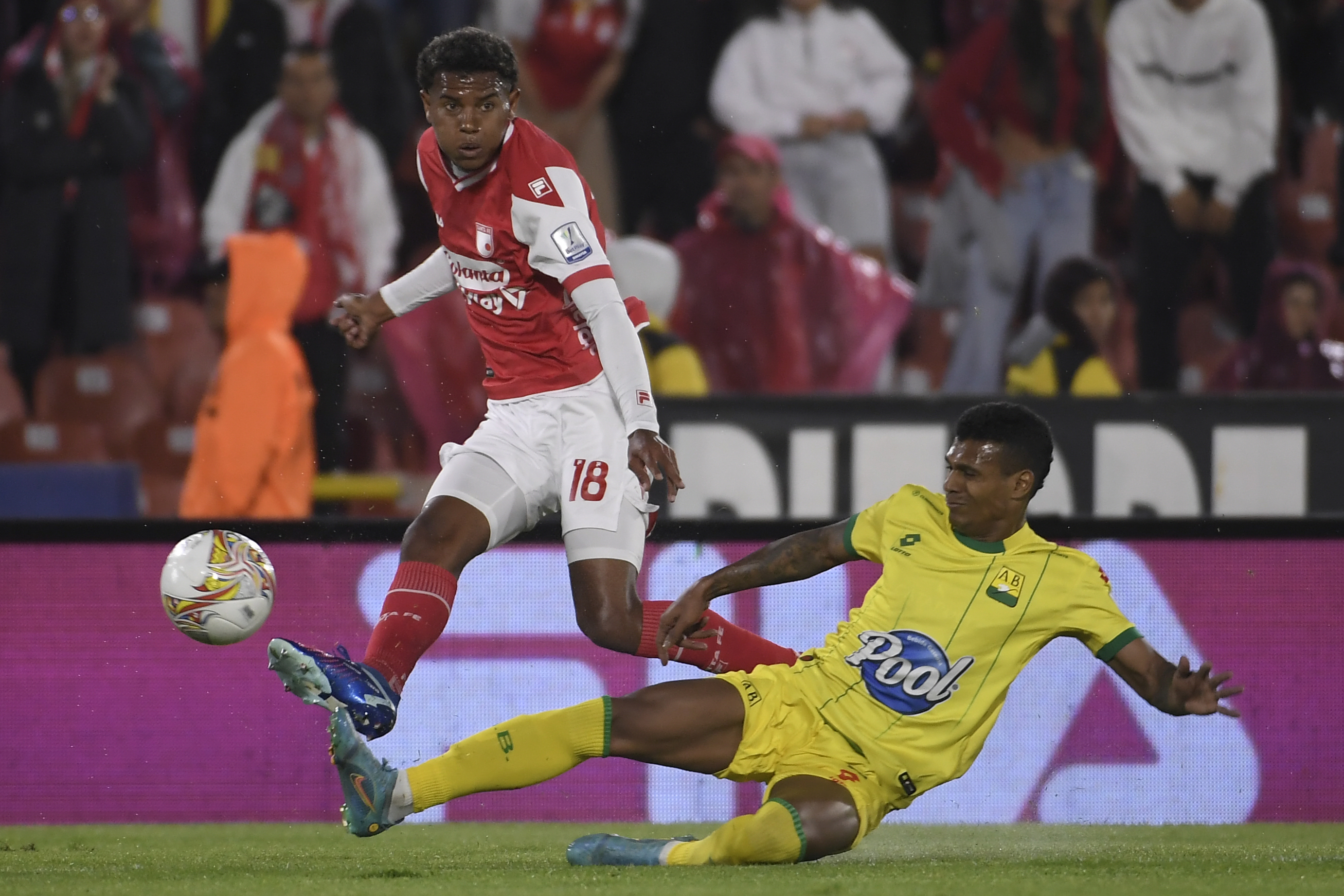 Partido entre Santa Fe y el Atlético Bucaramanga por la cuarta fecha de la Liga Betplay 2024-I.