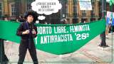 Idiota se cuela en la marcha feminista, esto responden las mujeres – Las Igualadas