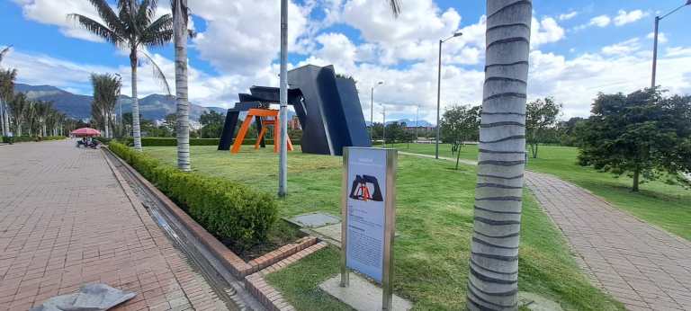 La escultura de Eduardo Ramírez Villamizar se trasladó al Parque Virgilio Barco