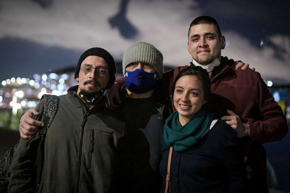 Andrés Bohórquez, Boris Rojas, Juan Camilo Pulido y Alejandra Méndez abrazados tras recobrar la libertad el pasado 9 de junio.