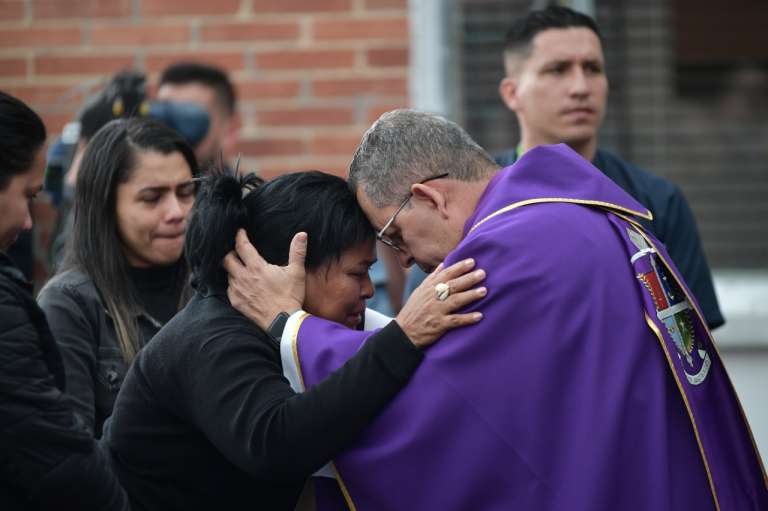Al lugar asistieron familiares de Beltrán, quien fue asesinado en la tarde del jueves 6 de octubre a manos de cuatro delincuentes, en un centro de odontología ubicado en el barrio Retrepo de la localidad de Antonio Nariño.