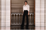 Victoria Beckham sale a la Semana de la Moda con su nuera