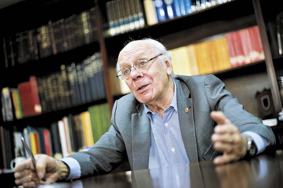 El presidente de la Asociación de Oficiales en Retiro, el general (r) Jaime Ruiz Barrera. /Luis Ángel - El Espectador