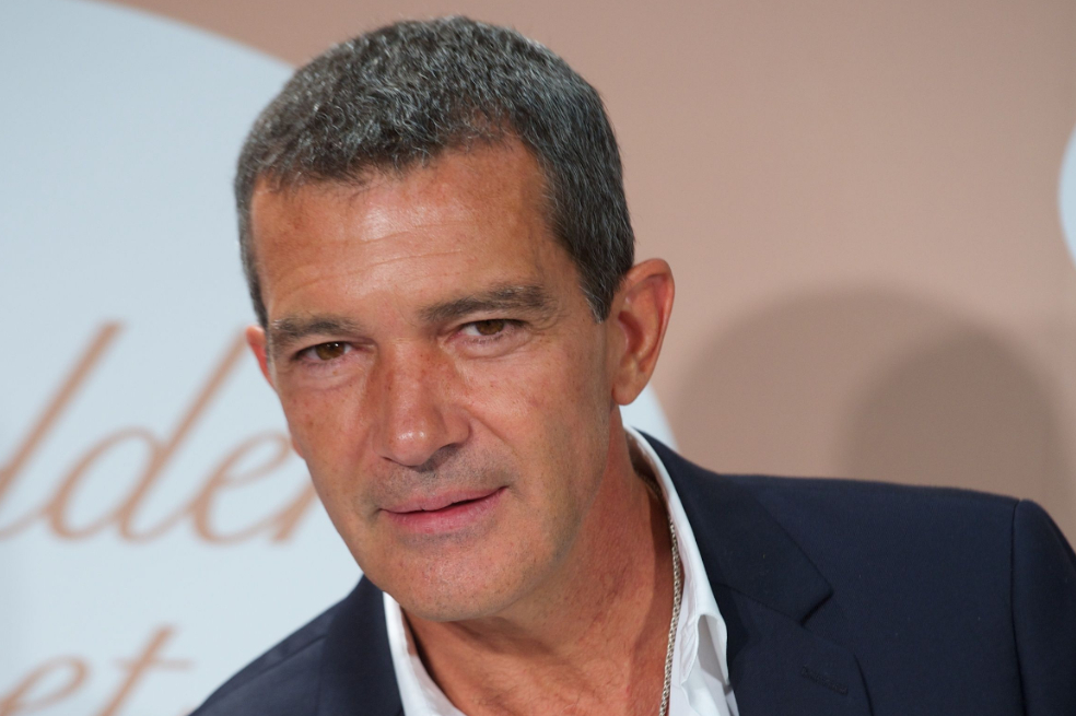 Antonio Banderas debutó en el cine con la película "Laberinto de pasiones", en 1982.