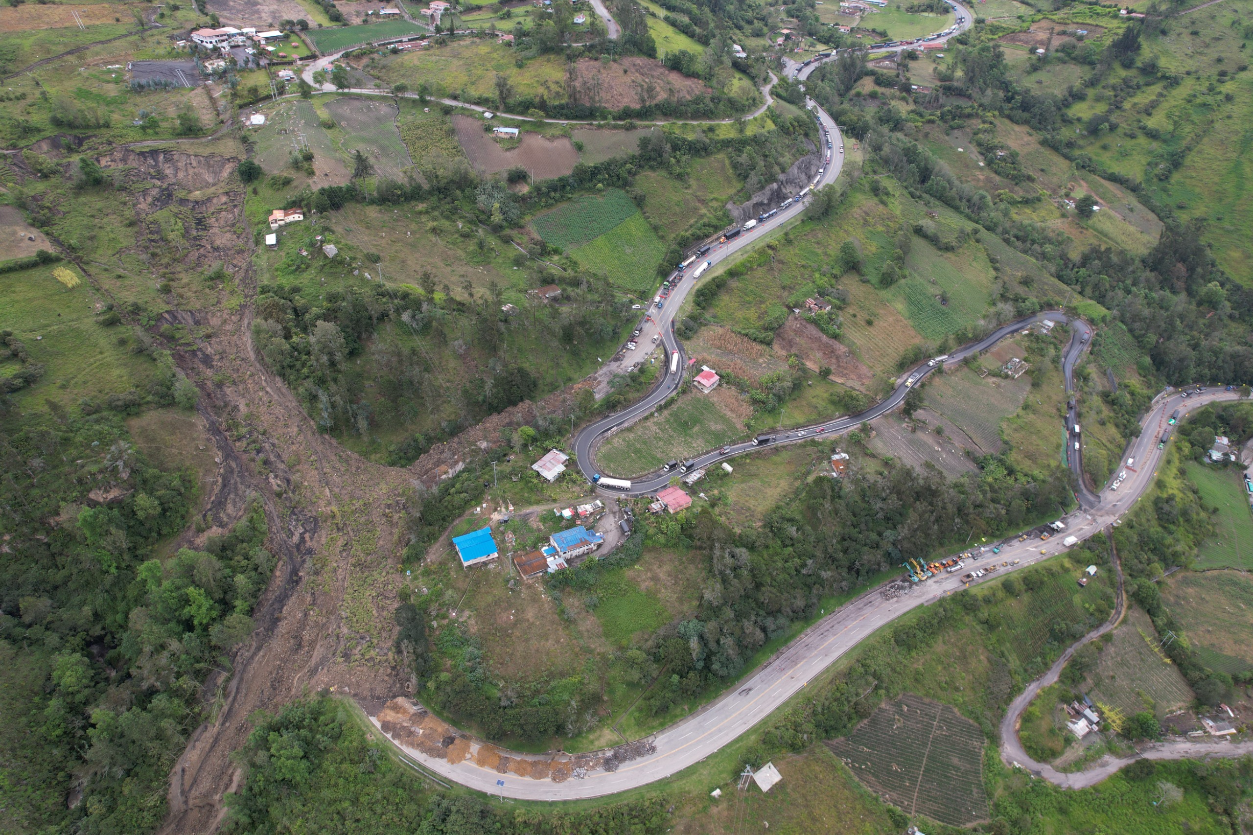Derrumbe vía al Llano