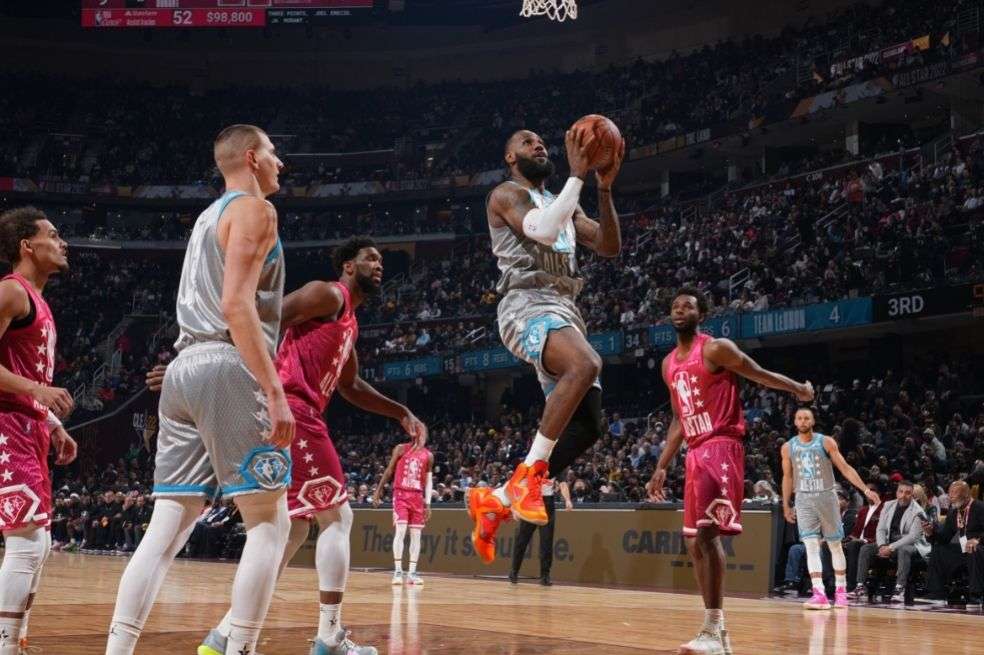 El equipo de LeBron James se llevó la victoria del Juego de las Estrellas de la NBA.