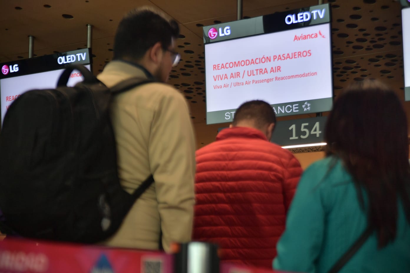 Continua el drama de los pasajeros afectados por la quiebra de las aerolíneas Ultra y Viva.