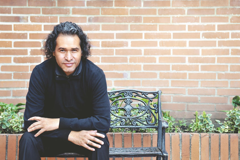 Sergio Álvarez,autor de ‘35  muertos’, piensa que escribir una novela en  Colombia es muy difícil porque la realidad es más emocionante.  / Diana Sánchez
