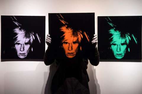 Los "Seis autorretratos" de Andy Warhol, vendidos por más de 88 mil millones de pesos