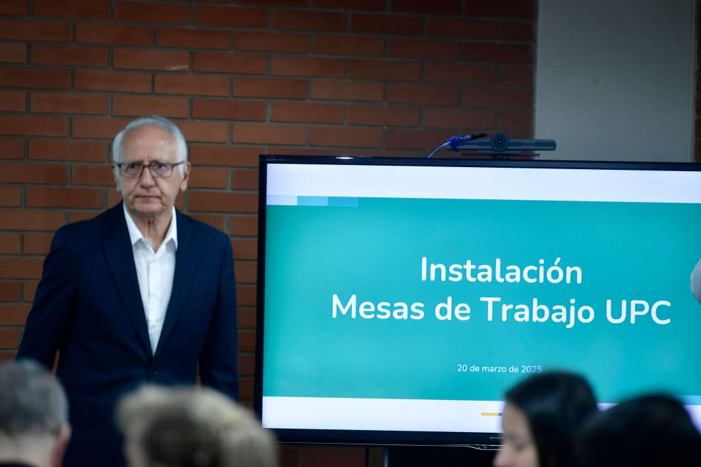 Ministro de Salud durante la instalación de la mesa de trabajo ordenada por la Corte Constitucional para ajustar la Unidad de Pago por Capitación (UPC) de 2024, declarada previamente insuficiente.