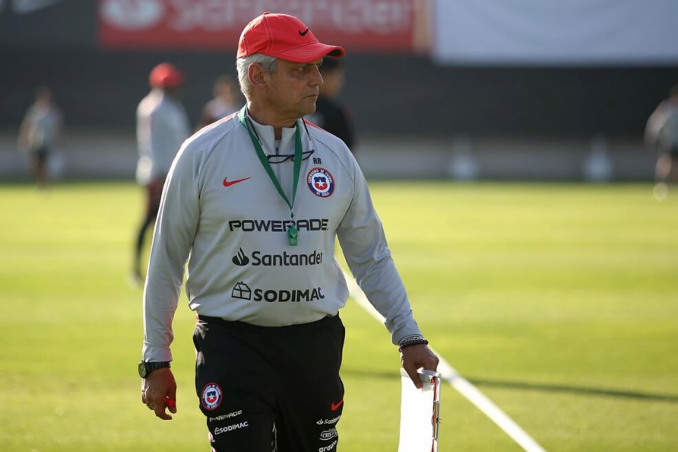 El técnico vallecaucano Reinaldo Rueda disputará este miércoles con la selección de Chile su primera semifinal de una Copa América contra Perú, desde las 7:30 p.m. / AFP