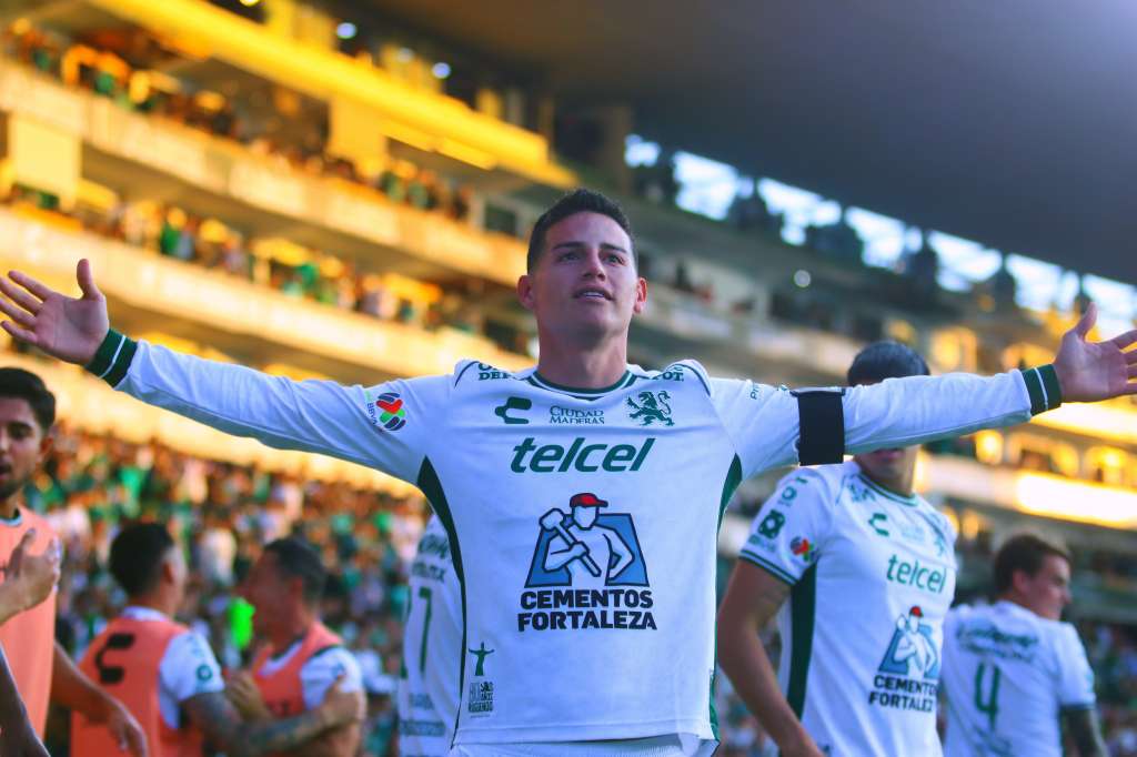 -FOTODELDÍA- MEX856. LEON (MÉXICO), 25/01/2025.- James Rodríguez de León celebra un gol este sábado, en un partido por la tercera jornada del torneo Clausura 2025 de la Liga MX entre León y Juárez, en el estadio León en Guanajuato (México). El mundialista colombiano James Rodríguez convirtió un penalti para darle al León un triunfo por 1-0 sobre el Juárez FC, en la tercera jornada del torneo Clausura 2025 del fútbol mexicano. EFE/ Luis Ramírez