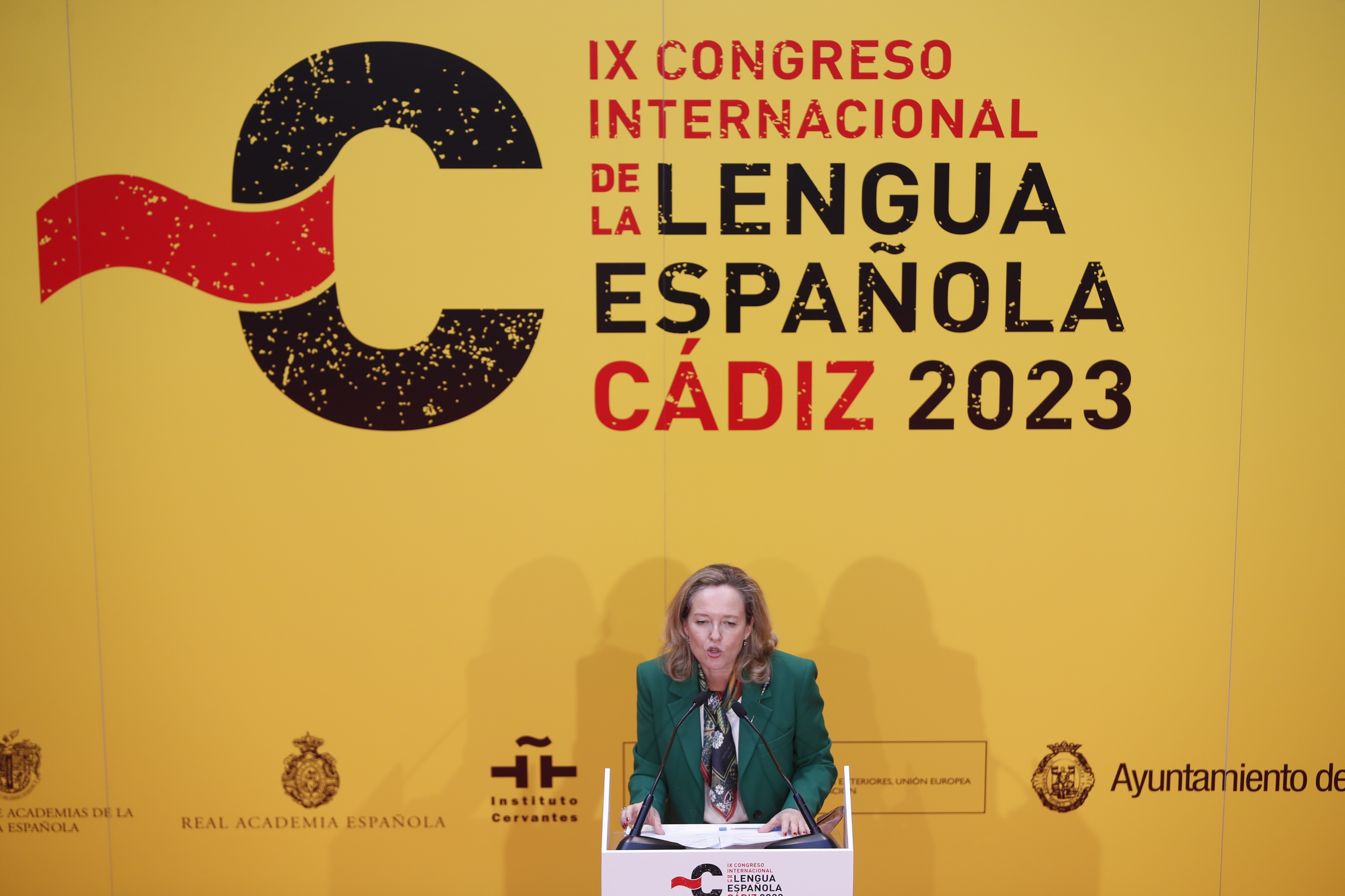 GRAFAND9674. CÁDIZ, 29/03/2023.- La vicepresidenta primera y ministra de Asuntos Económicos y Trasformación Digital, Nadia Calviño durante su intervención en el IX Congreso de la Lengua Española que se celebra en el Palacio de Congresos en Cádiz.EFE/Jorge Zapata