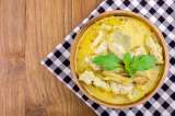 Ingredientes y receta para hacer pollo en leche de coco y curry