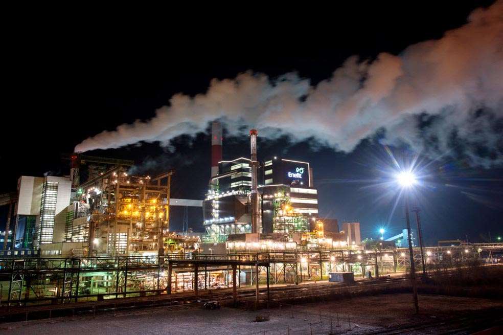 El precio del petróleo ha caido más de 30% desde julio de 2014. /Bloomberg