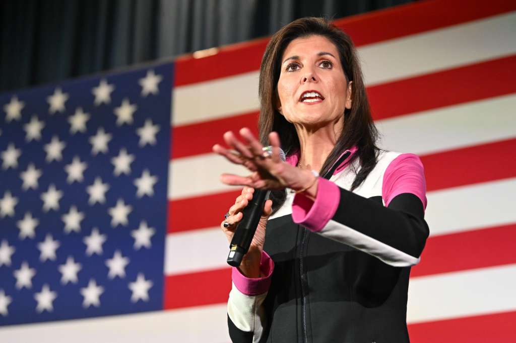 Bloomington (United States), 27/02/2024.- Republican US presidential candidate Nikki Haley speaks to supporters during a rally in Bloomington, Minnesota, USA, 26 February 2024. Haley has yet to win a state primary, including a loss over the weekend in her home state of South Carolina to former US President Donald Trump, but she has vowed to stay in the race. EFE/EPA/CRAIG LASSIG