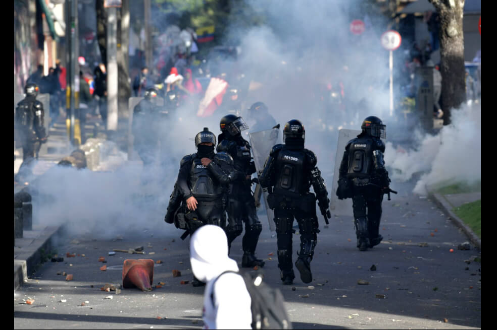 Aunque inicialmente se anunció desde la Gobernación de Boyacá que no iban a ser mandados a las calles miembros del Esmad, una serie de disturbios en inmediaciones a la UPTC, sede Tunja fueron el motivo por el cual estos cuerpos policiales salieron a enfrentarse con encapuchados, el pasado 21 de noviembre. / Óscar Pérez / El Espectador