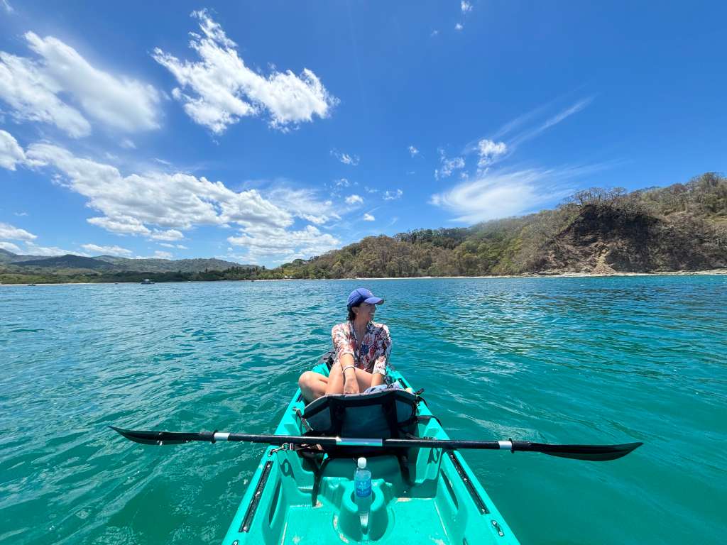 Según el más reciente estudio realizado en noviembre de 2025 por el Instituto Costarricense de Turismo, los colombianos destinan entre el 11 % y el 20 % de sus ingresos mensuales a viajar.