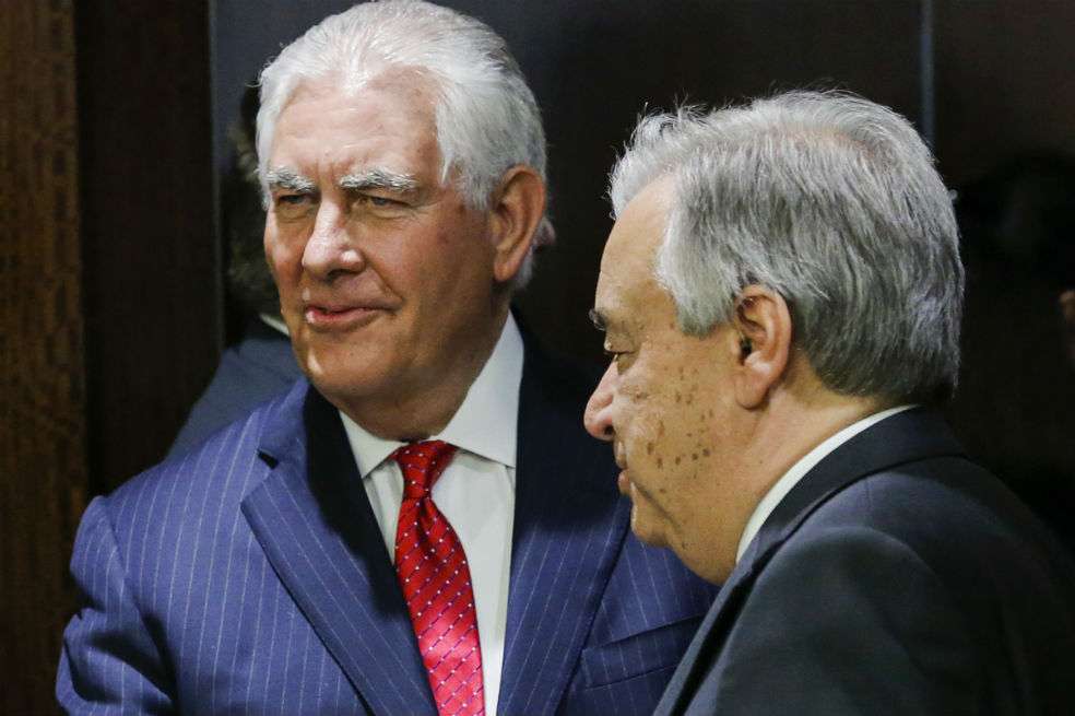 Rex Tillerson, secretario de Estado de EE.UU., con el secretario general de Naciones Unidas, António Guterres.  / AFP