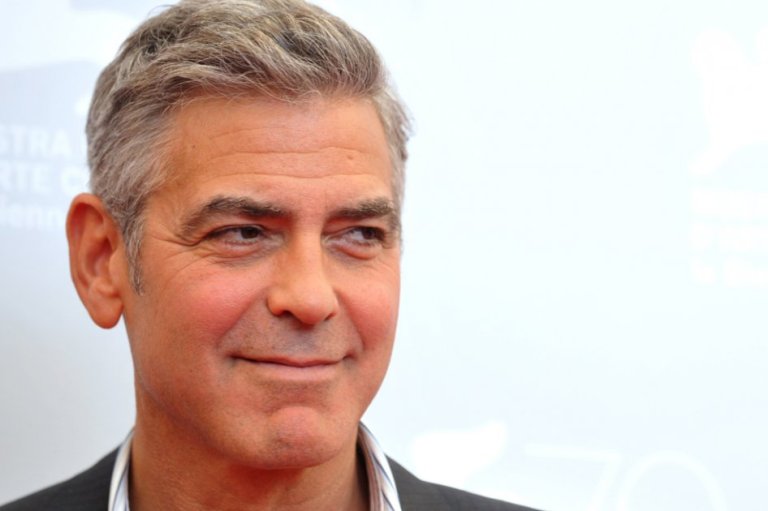 Autoridades iraníes cierran diario por foto de George Clooney defendiendo Charlie Hebdo