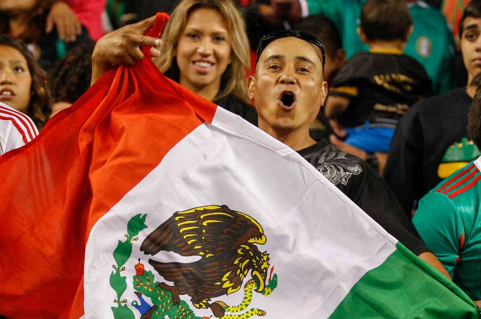 Miles de mexicanos se dieron cita en el CenturyLink Field para acompañar a su selección. / AFP