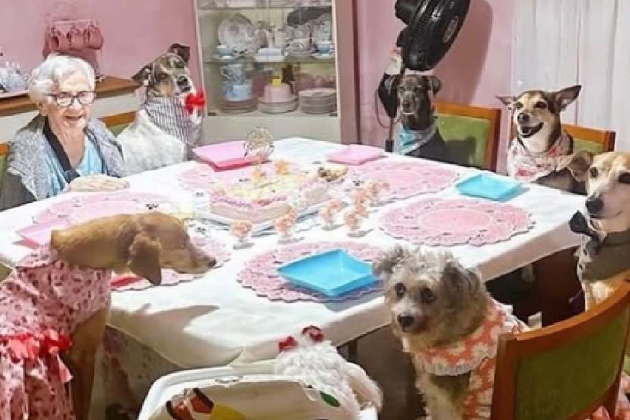 La escena se hizo viral en redes sociales donde los usuarios compartián sus propias experiencias.