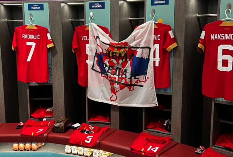 El Comité de Disciplina de la FIFA ha abierto un expediente a la Asociación de Serbia por desplegar una bandera en su vestuario previo al partido ante Brasil.
