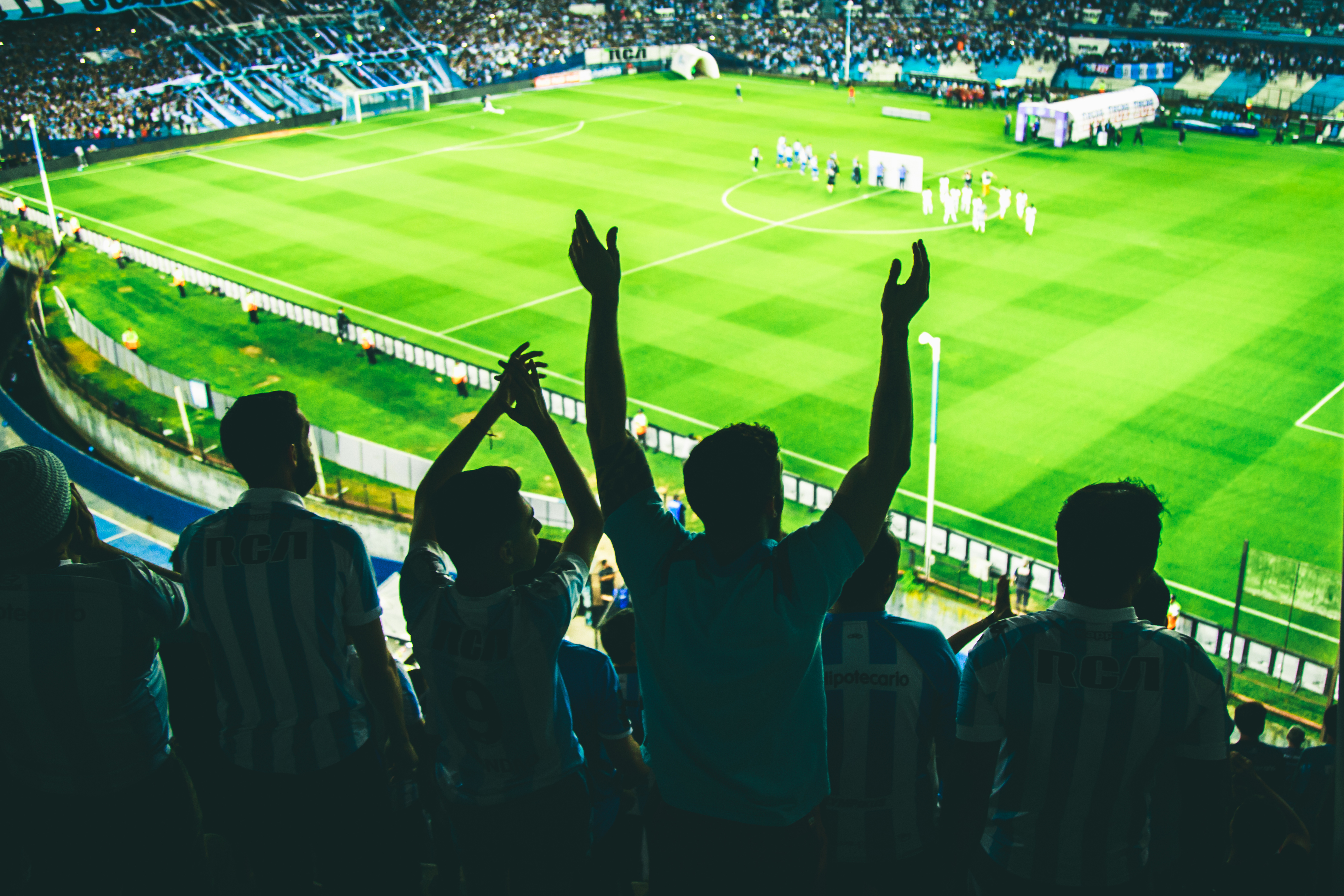 Ni en Inglaterra, que inventó el fútbol, se vive el fervor de un partido como se vive en Argentina. Es la vida misma. Una experiencia imperdible.