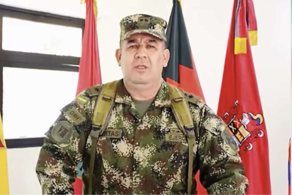 La información encontrada en el computador incautado a la disidencia de alias "Calarcá Córdoba" señala vínculos con altas esferas militares para crear una empresa fachada de seguridad. Las conversaciones entre jefes disidentes mencionan al uniformado Huertas Herrera.