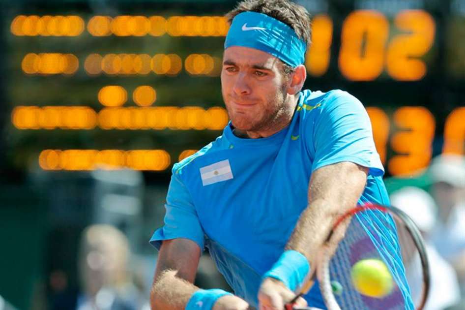 Juan Martín del Potro devuelve la bola al checo Radek Stepanek. / EFE